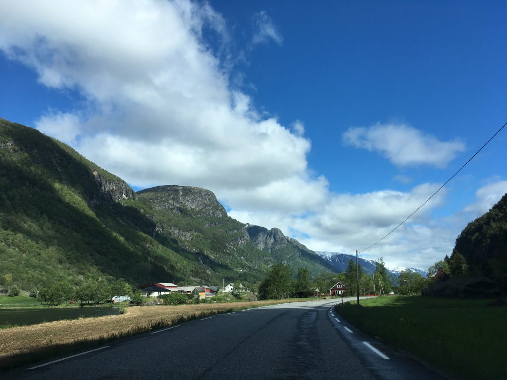 Норвегія самостійно. Язик Троля, м'ясо кита і довгі тунелі